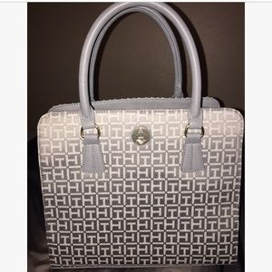 NWOT Tommy Hilfiger Grey and white Purse.